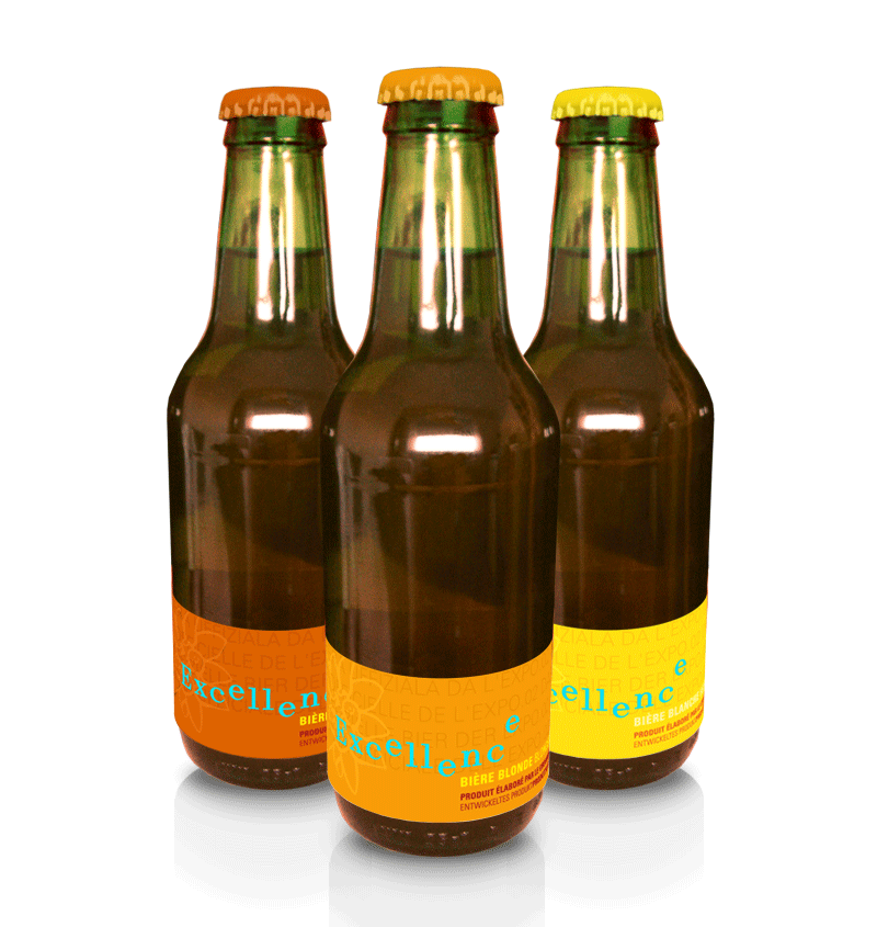 Excellence trio d'étiquettes appliquées sur les bouteilles